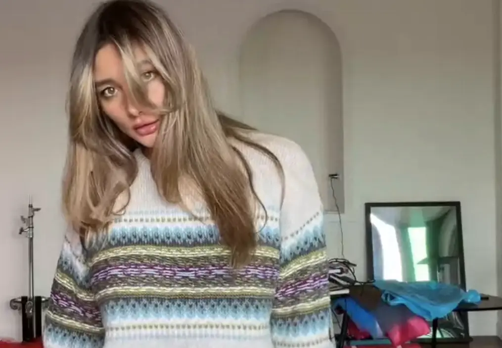 Anastasiia Zakharenko и её свитер