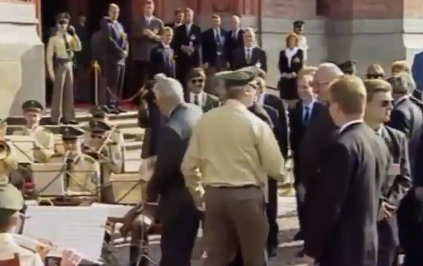 25 июня 1994 года. "НАТО, добро пожаловать!"