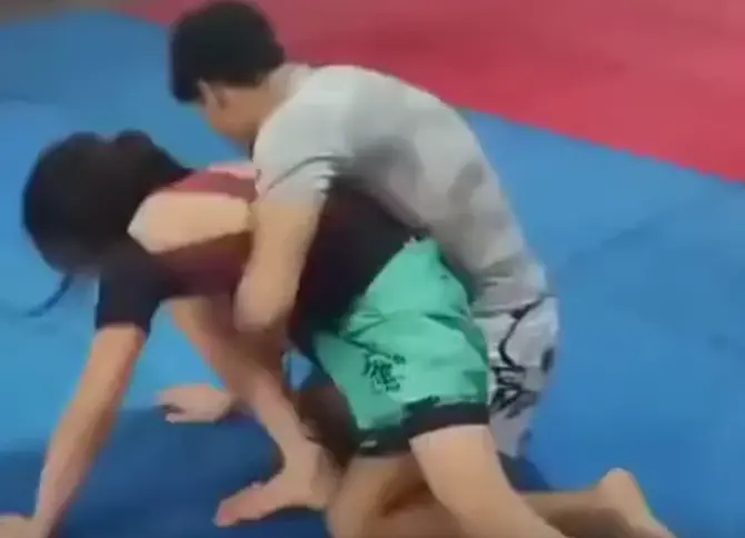 "Вы не представляете на что способен человек укусивший себя..."⁠⁠