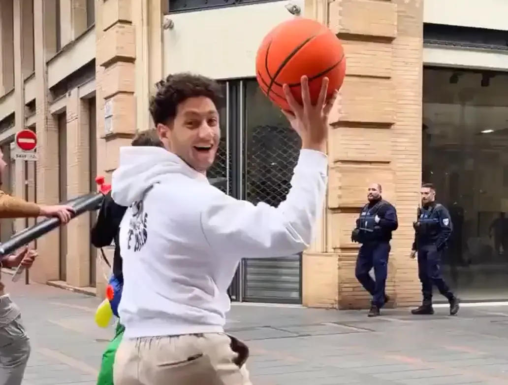 Кидай мяч в кольцо!