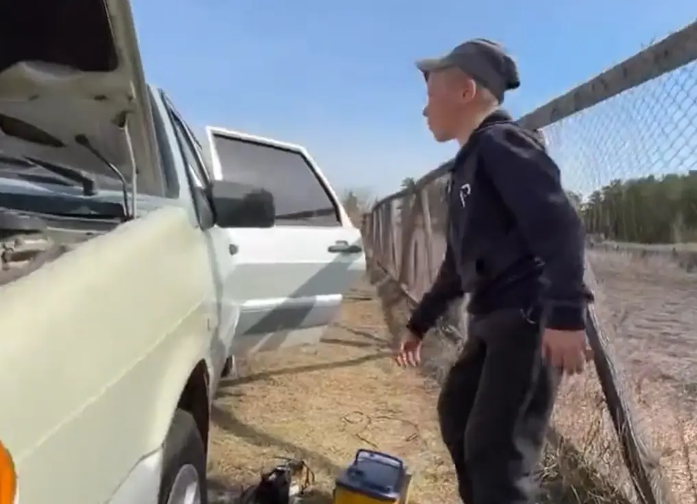 Такой малой, а уже батя