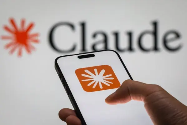 Создатели Claude просят замедлить или поставить на паузу развитие нейронок по всему миру — и создать мировые правила по аналогии с ядерными соглашениями