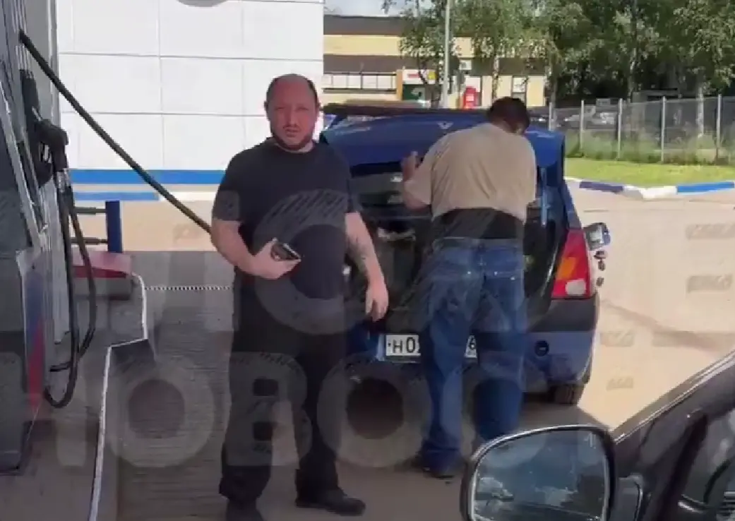 Скандал на заправке в Твери: водители тайно заливали бензин в канистры
