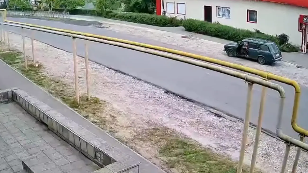 Дама возмущается
