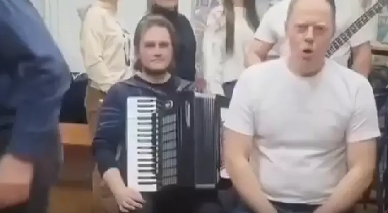 Бу-ра-ти-но!