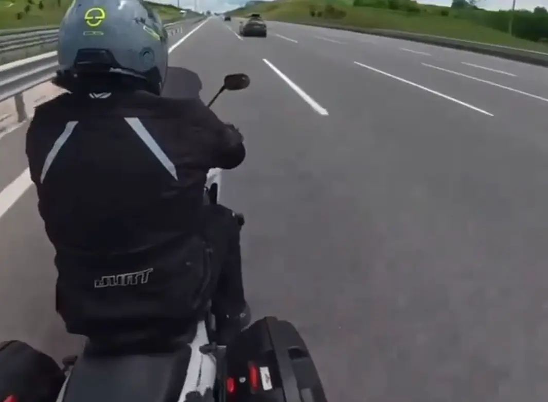 Вильнул не глядя...⁠⁠