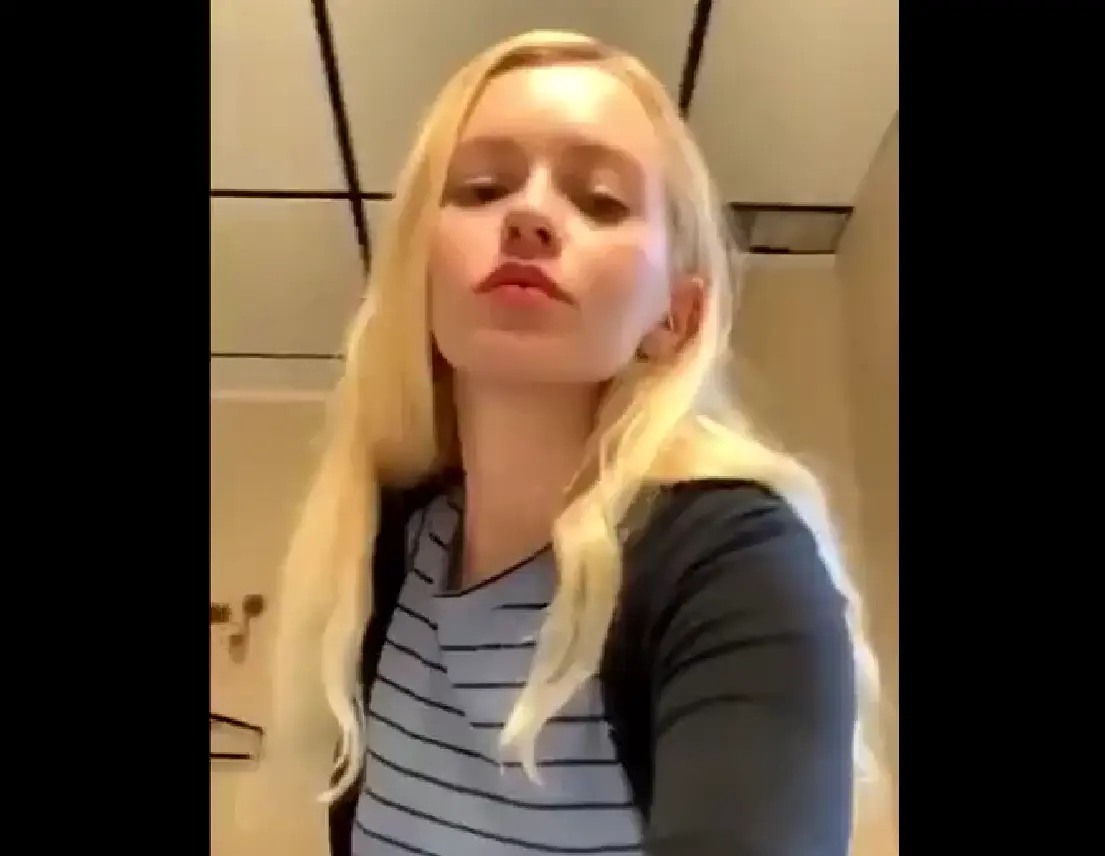 Секретарше скучно⁠⁠