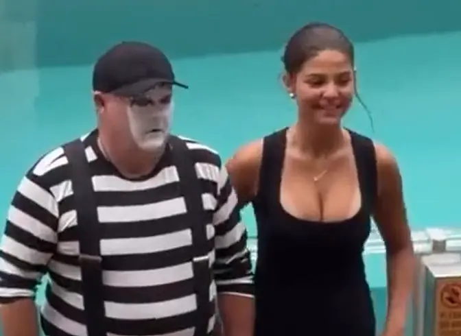 Мим Том снова жжот)