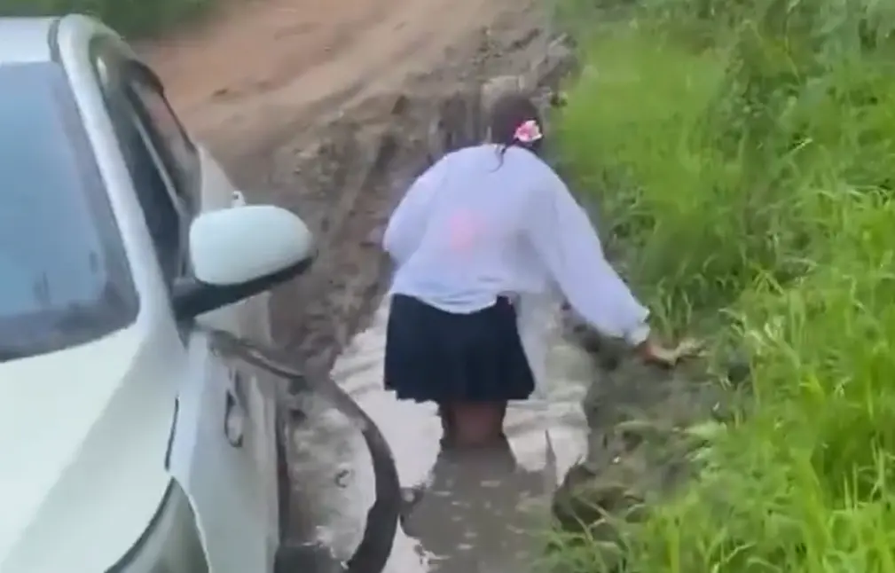 Катьку засосало