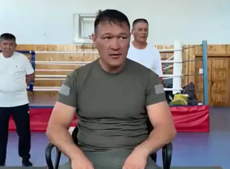 Застрял кусок еды в горле