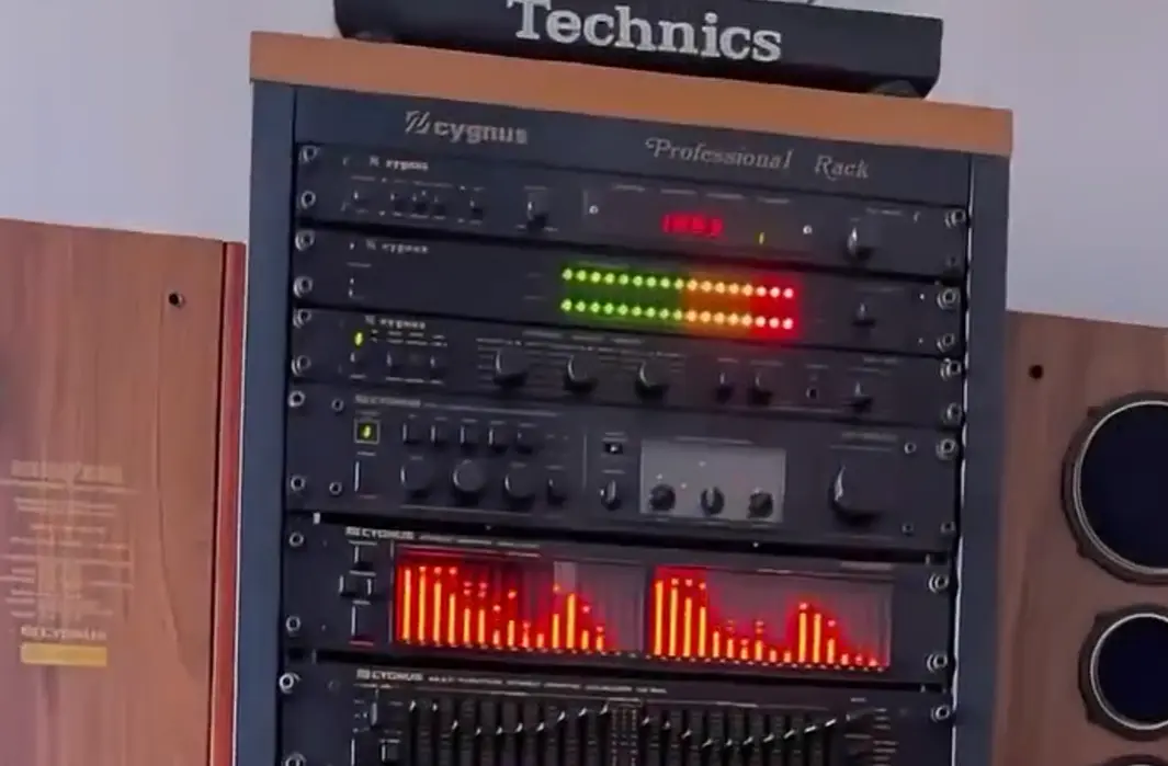 Какой же всё-таки красивый этот Hi-Fi⁠⁠