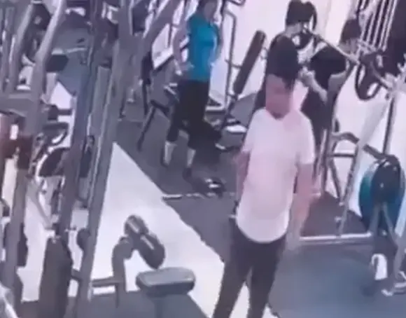 Странные события в спортивном зале