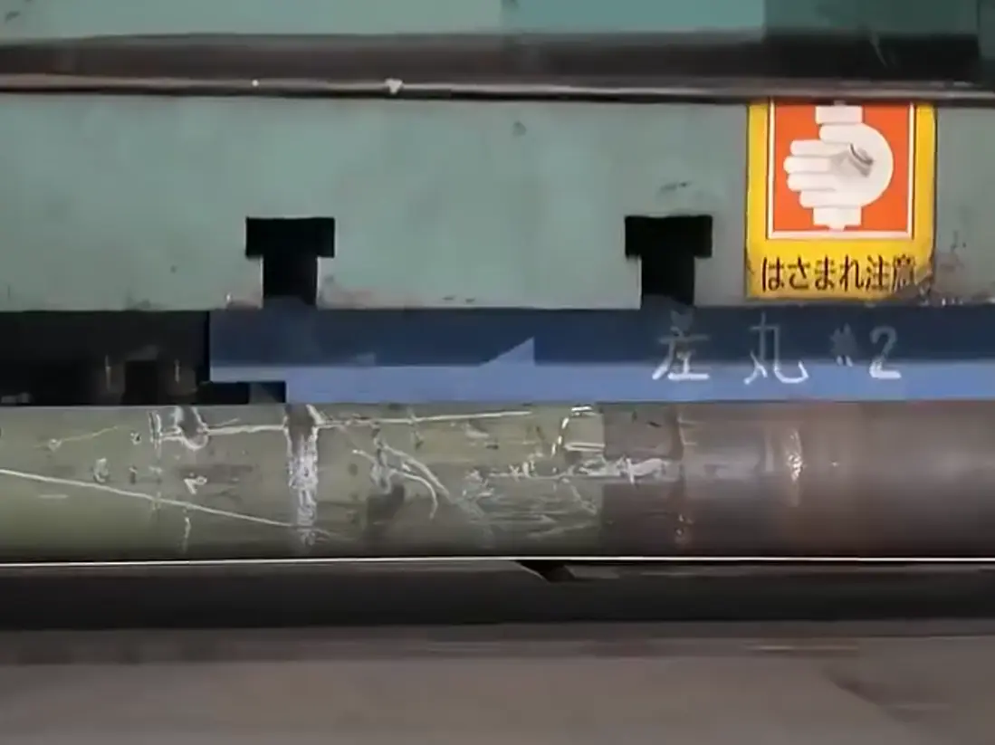 Процесс производства прочных японских лопат на заводе Asaka Industrial⁠⁠
