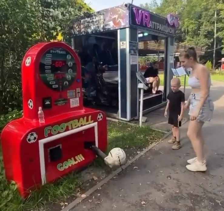 Мощный удар, кто-то пострадал)