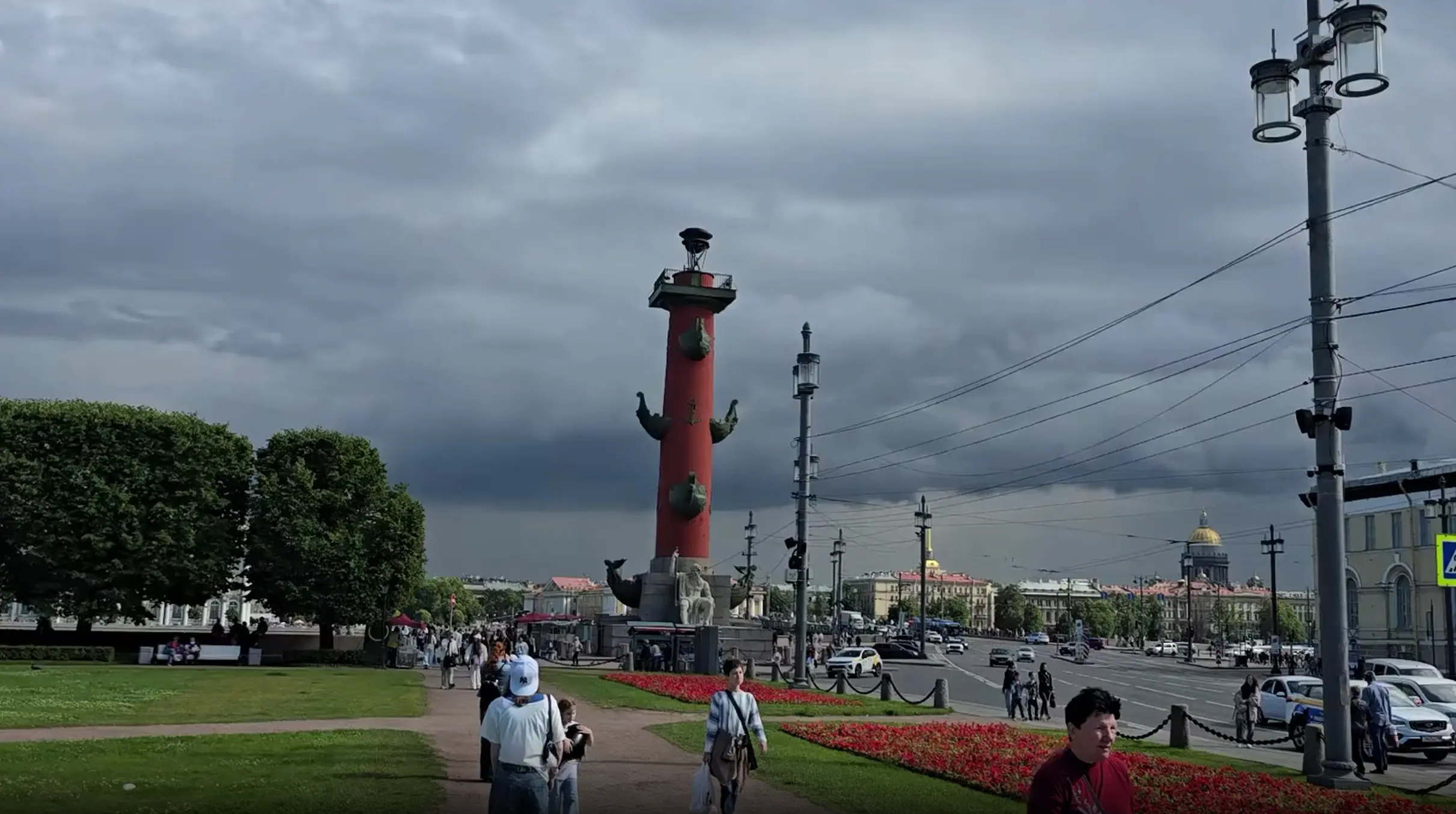 В Питере дождливо-сухо и облачно-ясно⁠⁠