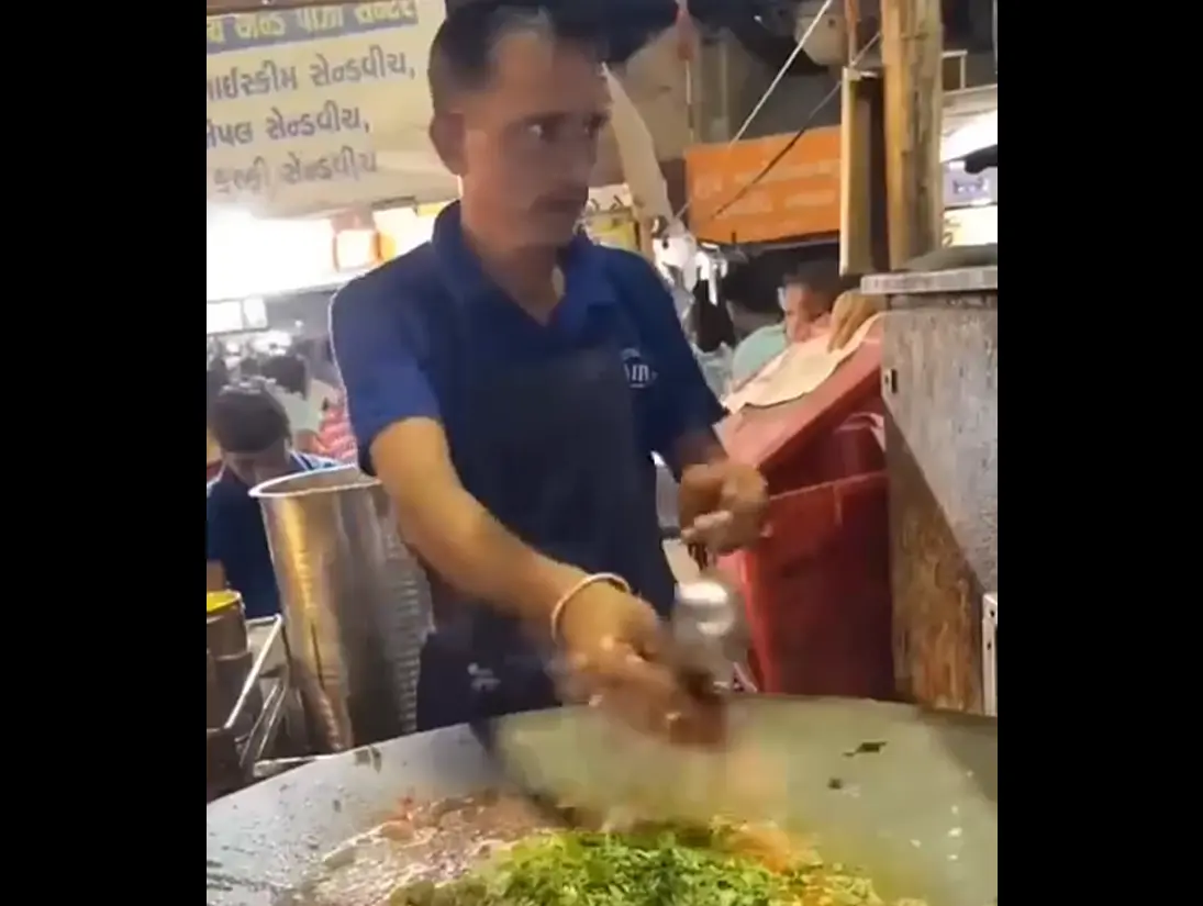 Индийский повар, который помыл руки⁠⁠