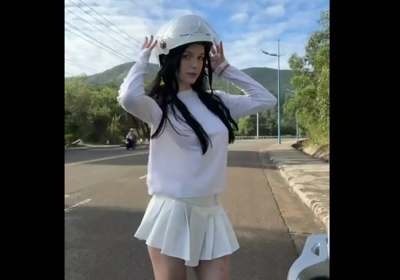 Мотоциклистка⁠⁠