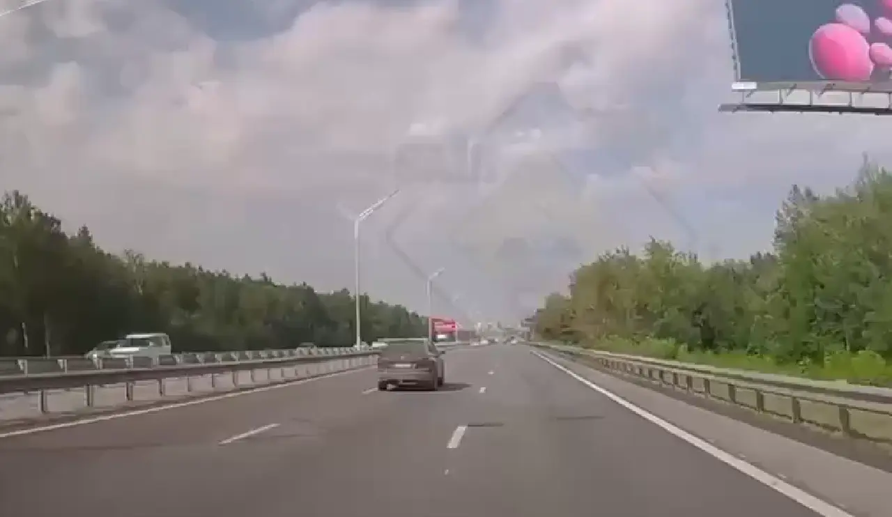 Папкин гонщик долетался
