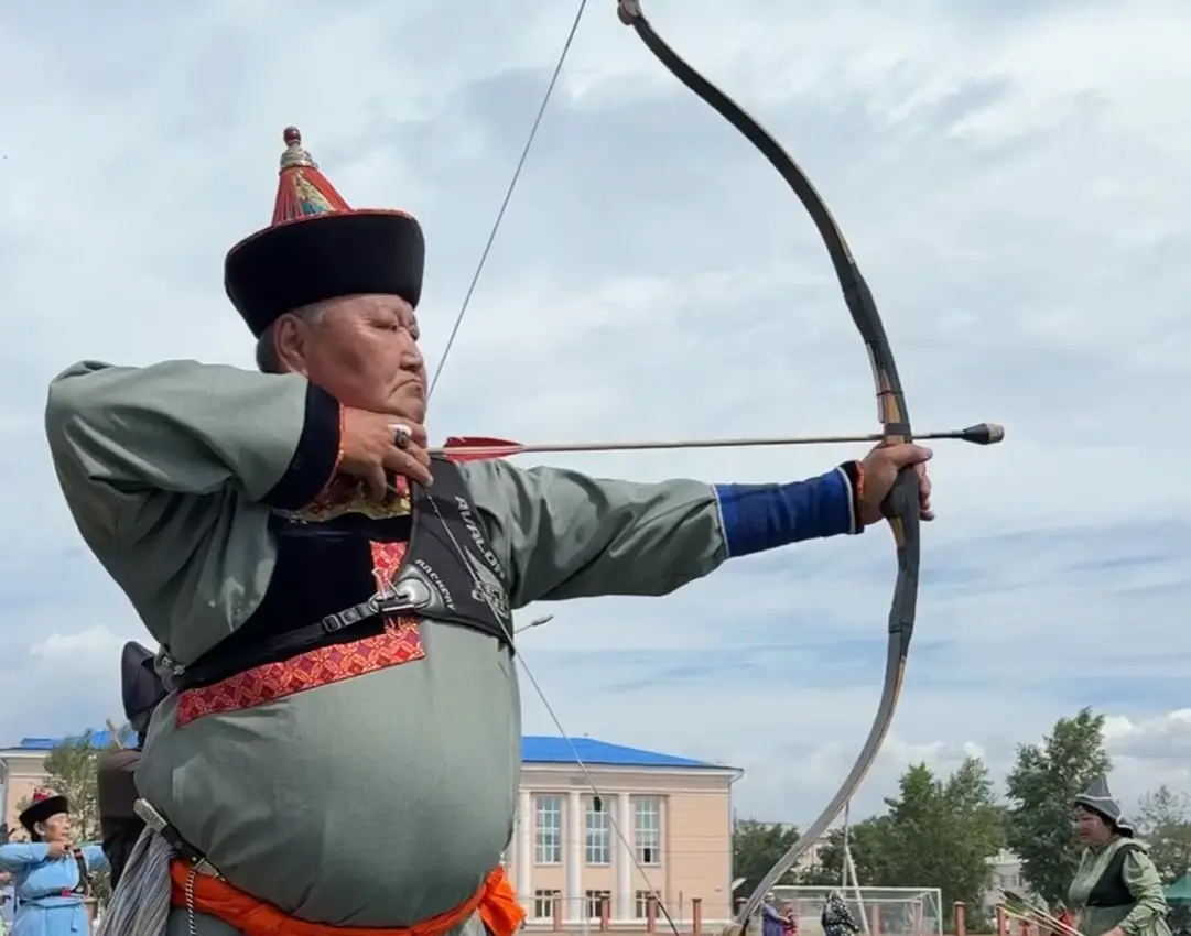 Очень мощное видео с лучниками на бурятском фестивале «Алтарганы»⁠⁠
