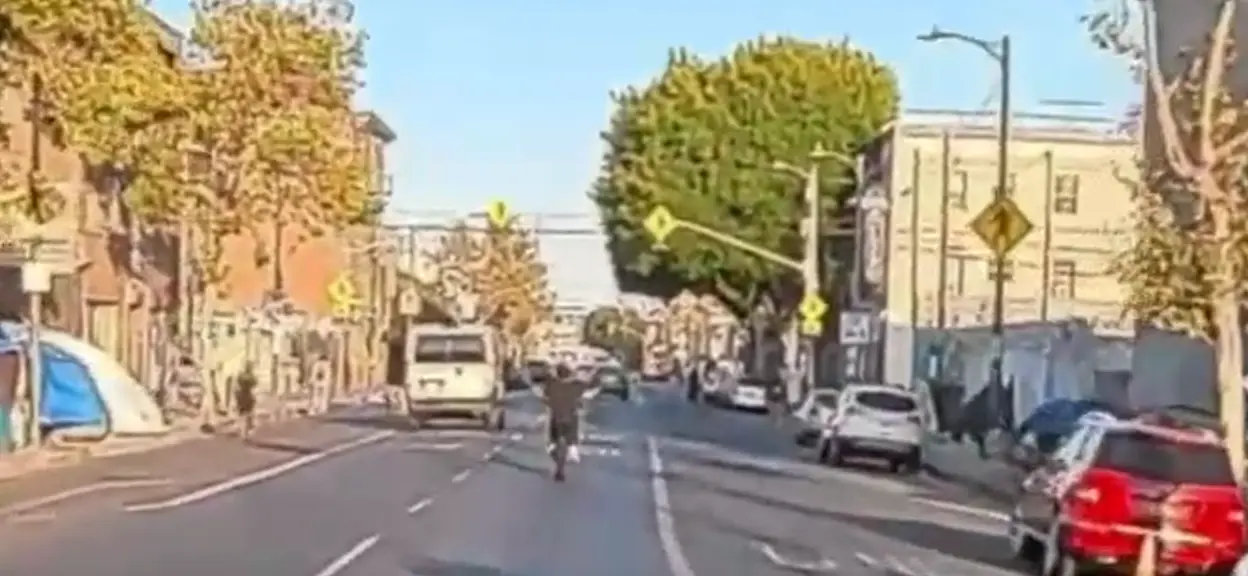 Красиво гарцует!