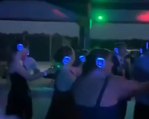 Дискотека на первом этаже многоэтажки, а после 22:00 шуметь нельзя⁠⁠