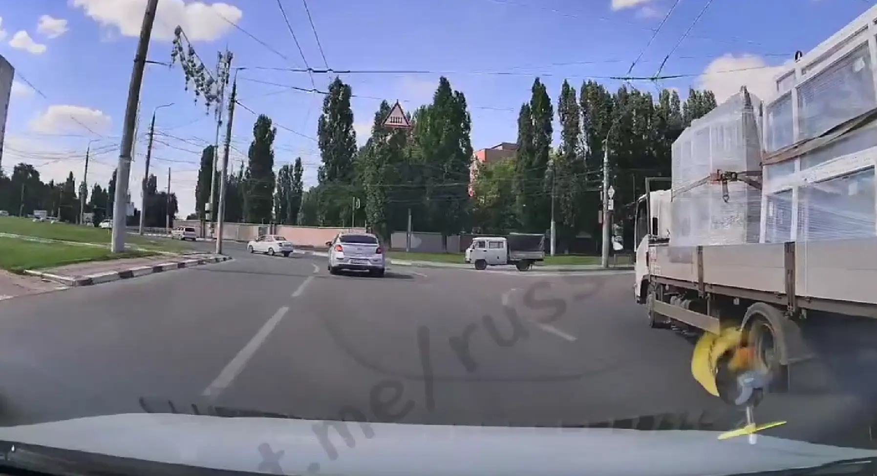 Нежданчик прилетел
