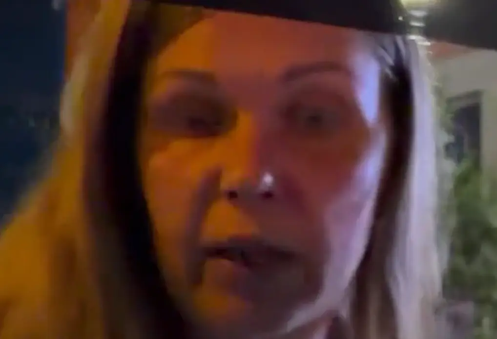 "Овца е*аная! Насосала на зубы себе! Нах*й иди!"