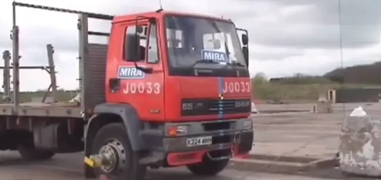 Испытание противотаранного столба (автоматического болларда)