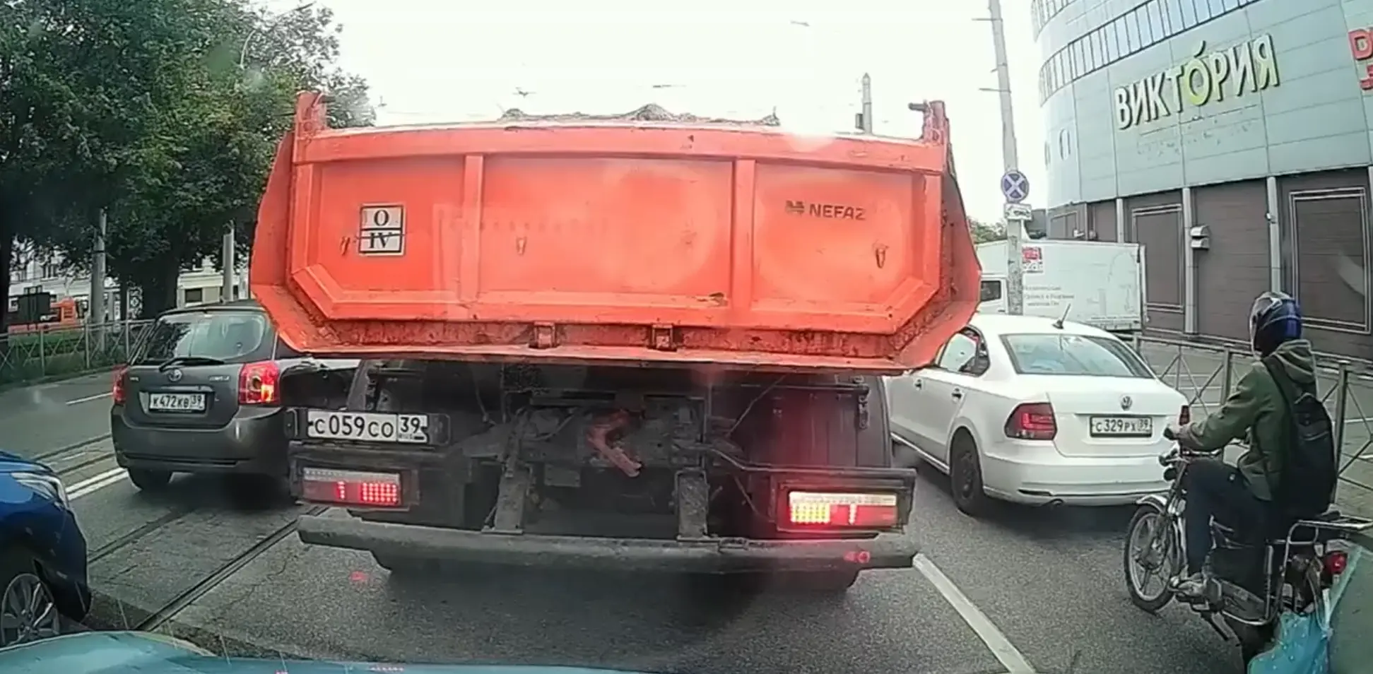 А мопэд утащил с собой