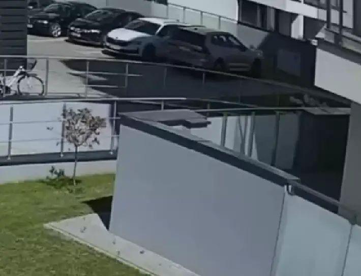 В Польше соседи успели растянуть одеяло и поймать ребенка, который выпал из окна 5 этажа