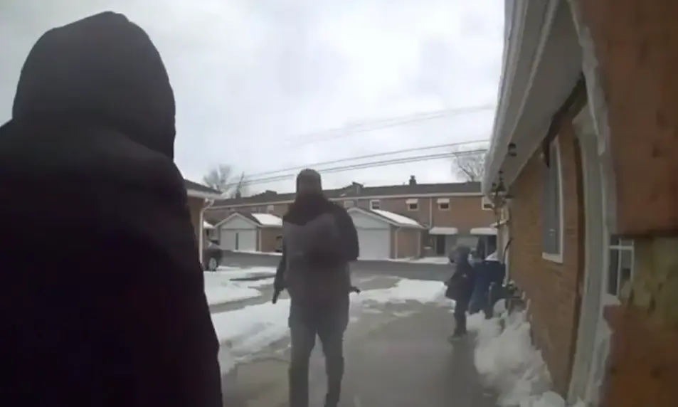 Опубликовано видео ликвидации налетчика, удерживавшего мать с детьми
