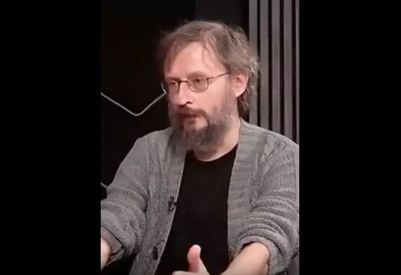 А вы бы посидели часик за деньги?