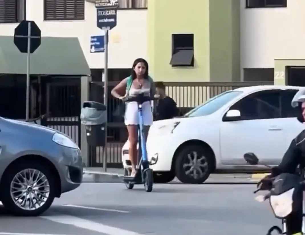 Ну ладно, девушку я еще пропущу, но этого нахала - никогда!-⁠⁠