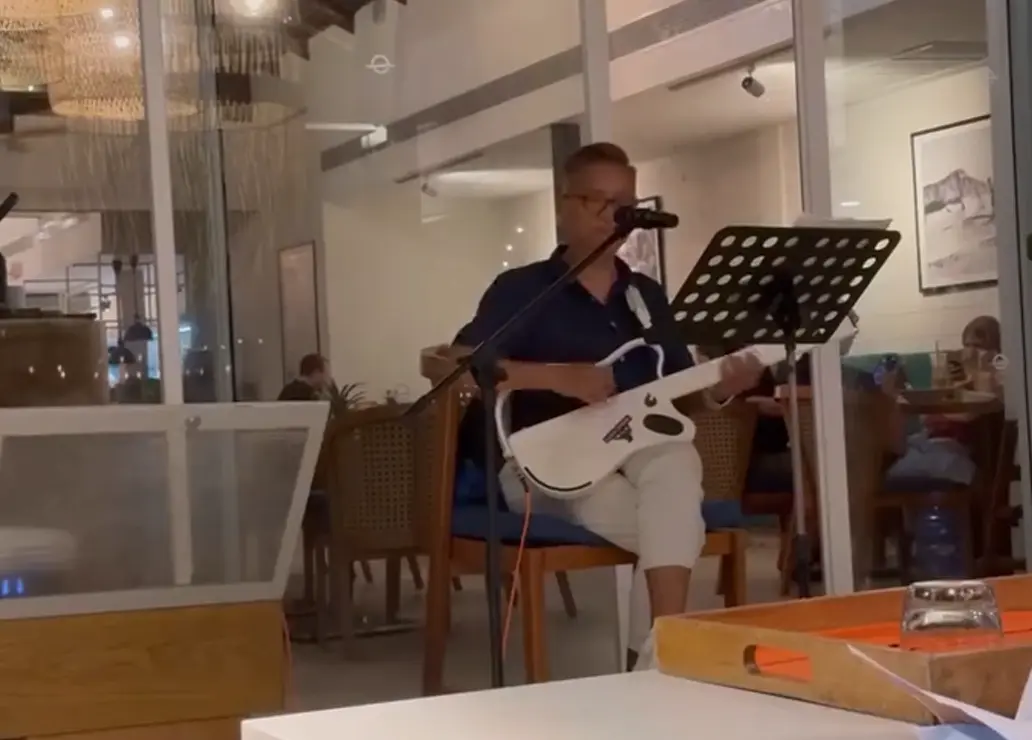 Хоть и с акцентом, но красиво