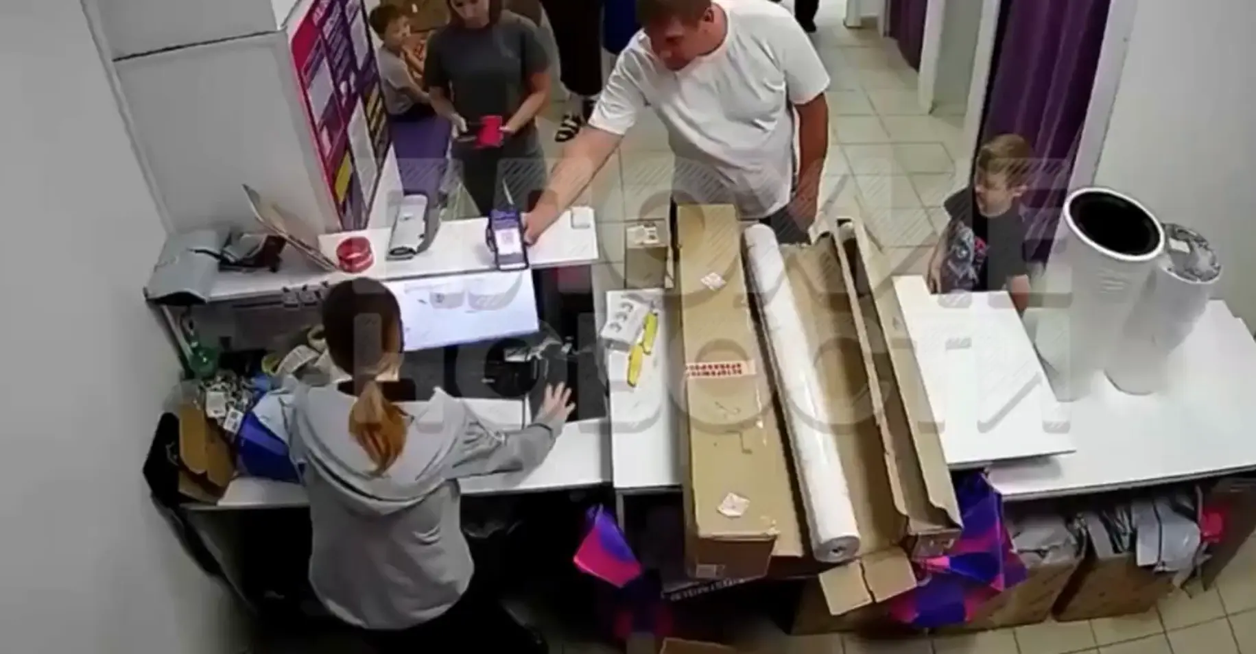 "Альтушки беспонтовые! Уе*ище, бл*ть! Хоть бы подкрасилась, бл*ть"