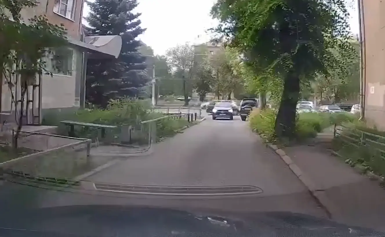 Яжемать выбрала парковку
