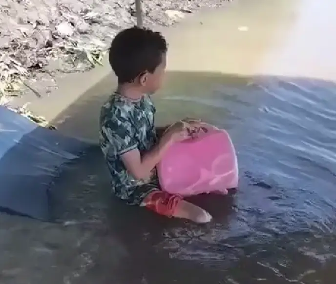 Ну хоть не в телефоне сидит⁠⁠