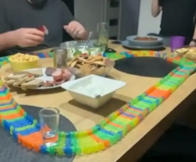 И посидели и в машинки наигрались
