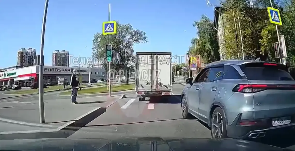 Дорожный конфликт в Москве: водителю угрожали оружием