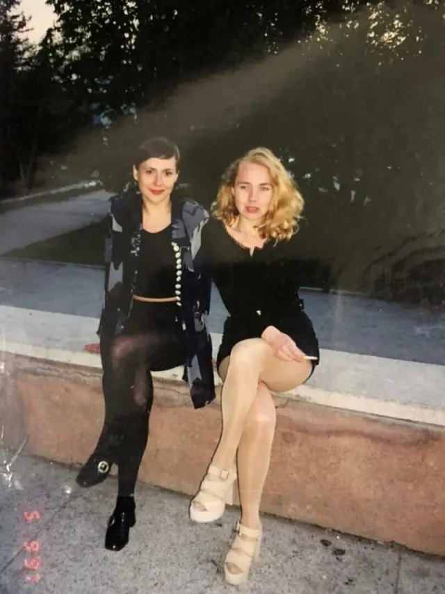 Девчата из 90-х и 00-х