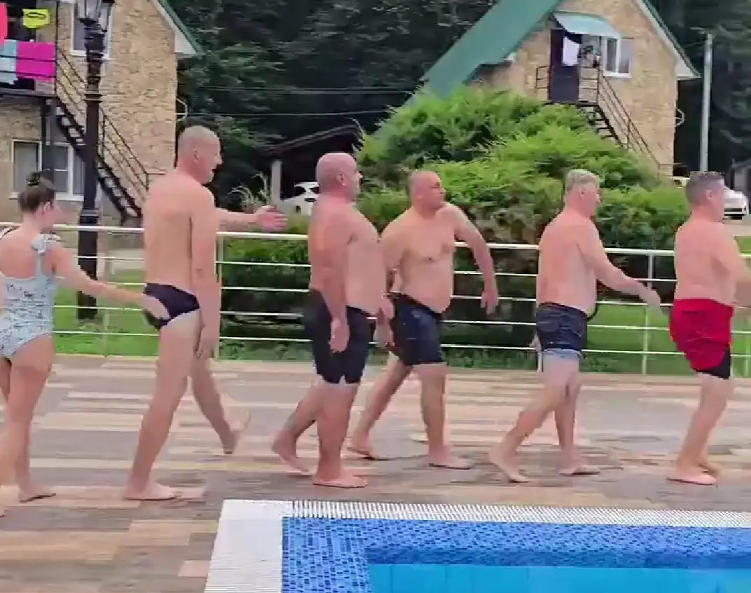 Синхронное мужское плавание
