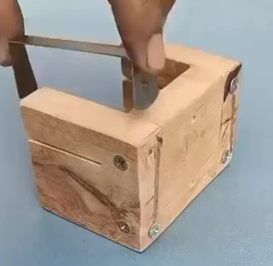 Удобный держатель для топора