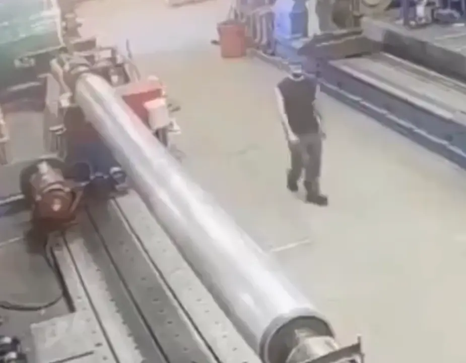 Идёшь себе такой по цеху⁠⁠