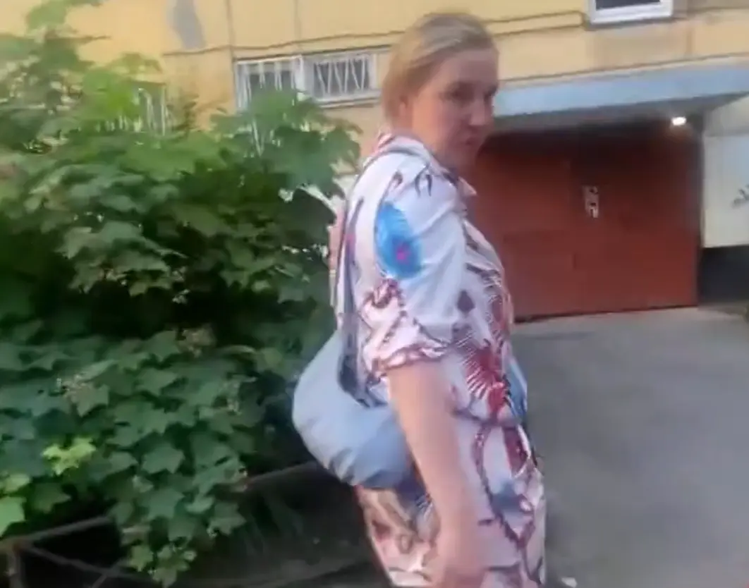 Бухая бабища в такси