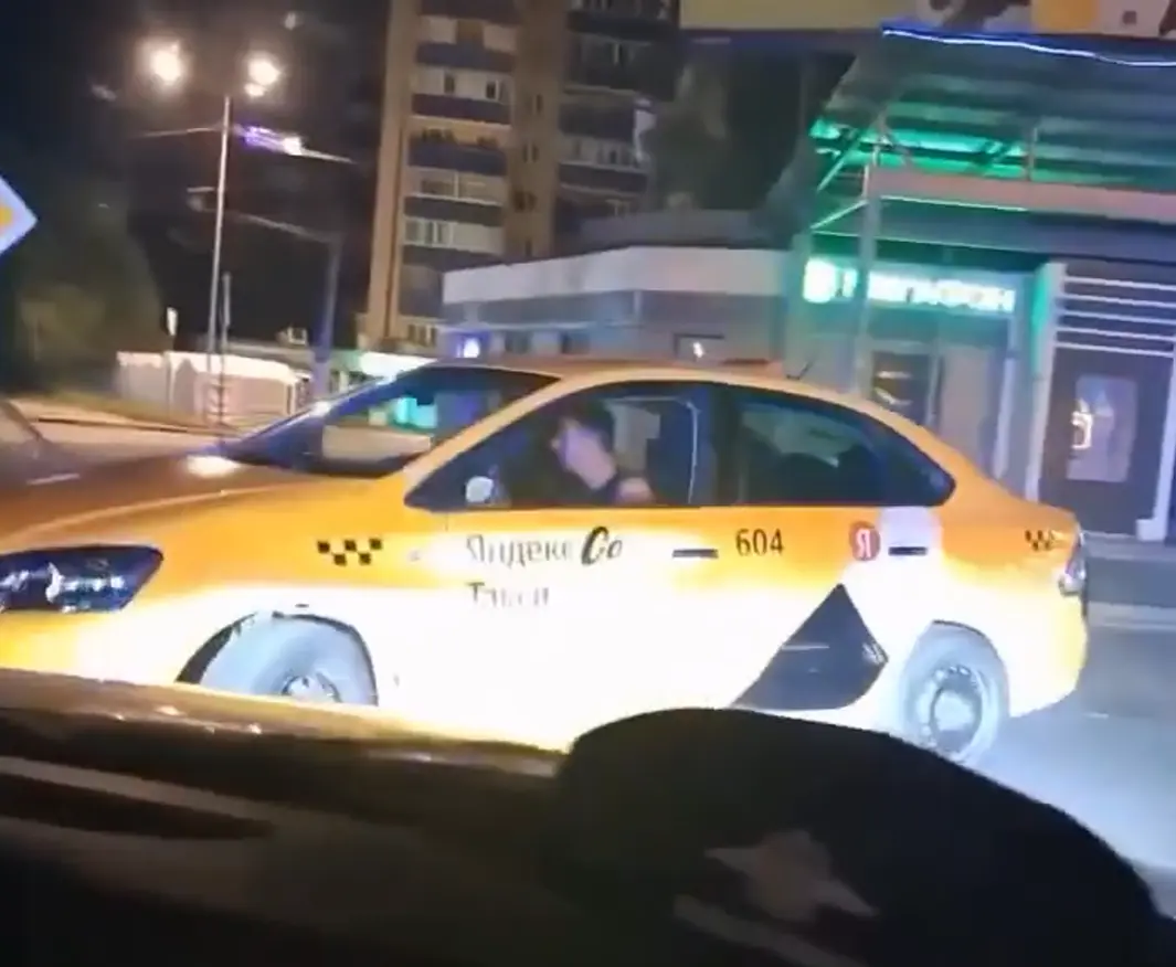 Бухой таксист