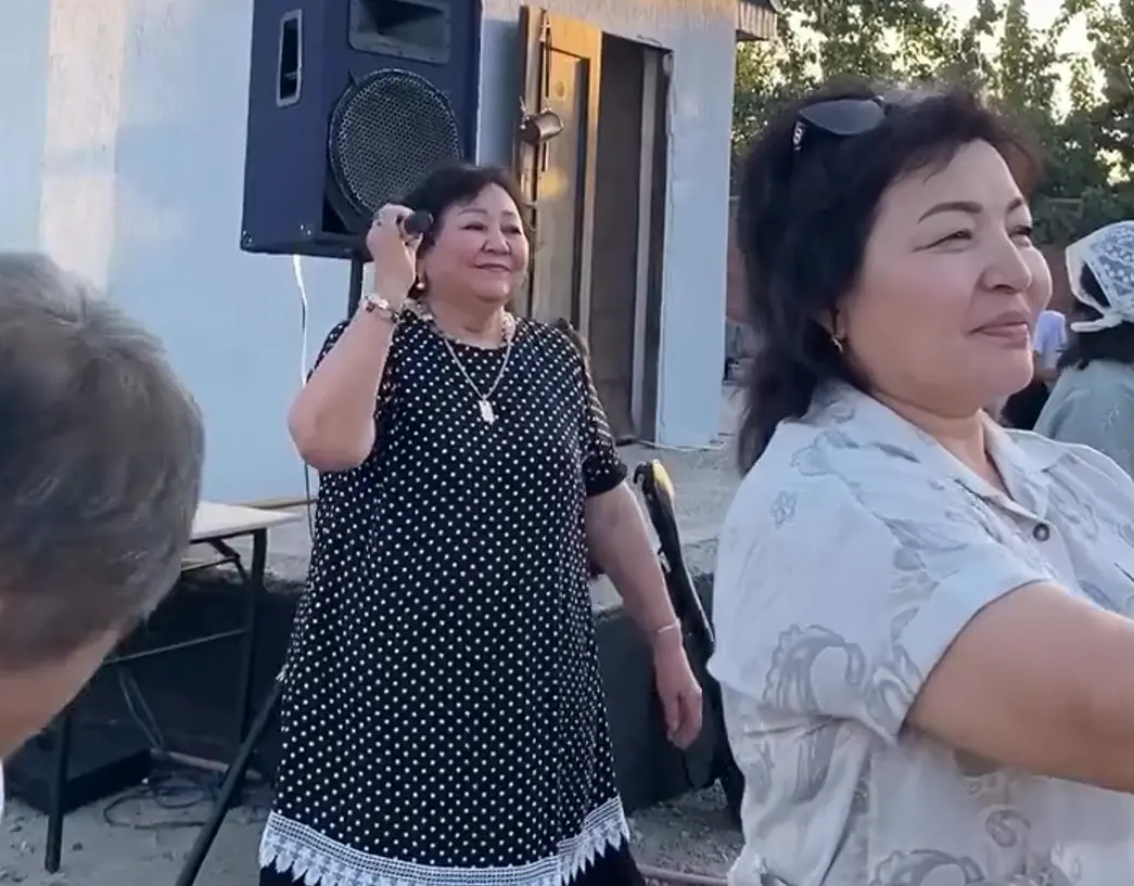 На свадьбе⁠⁠