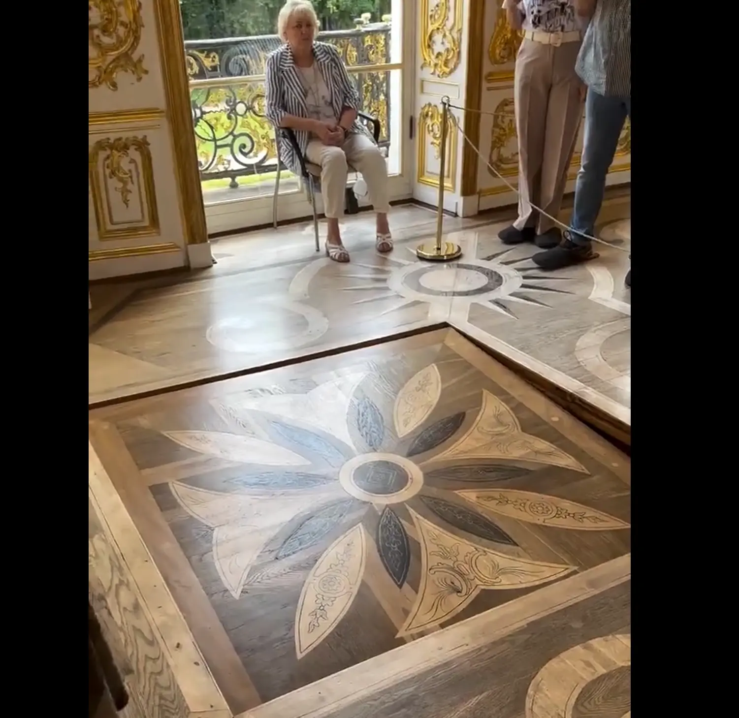 "Летающий стол"