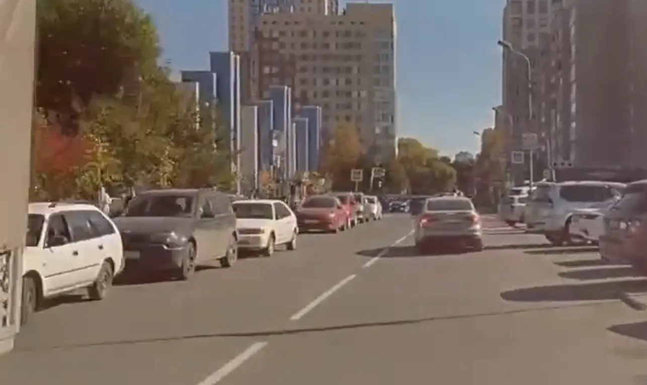 Бежала на красный
