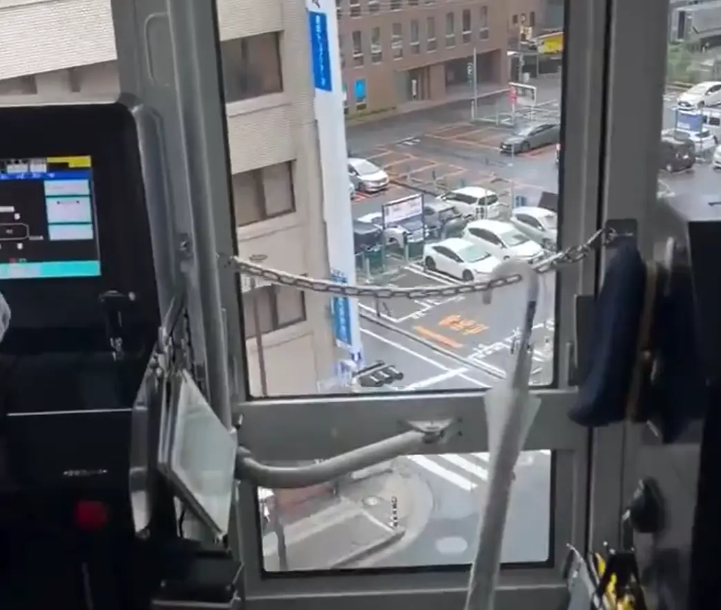 Поездка на монорельсе в Японии