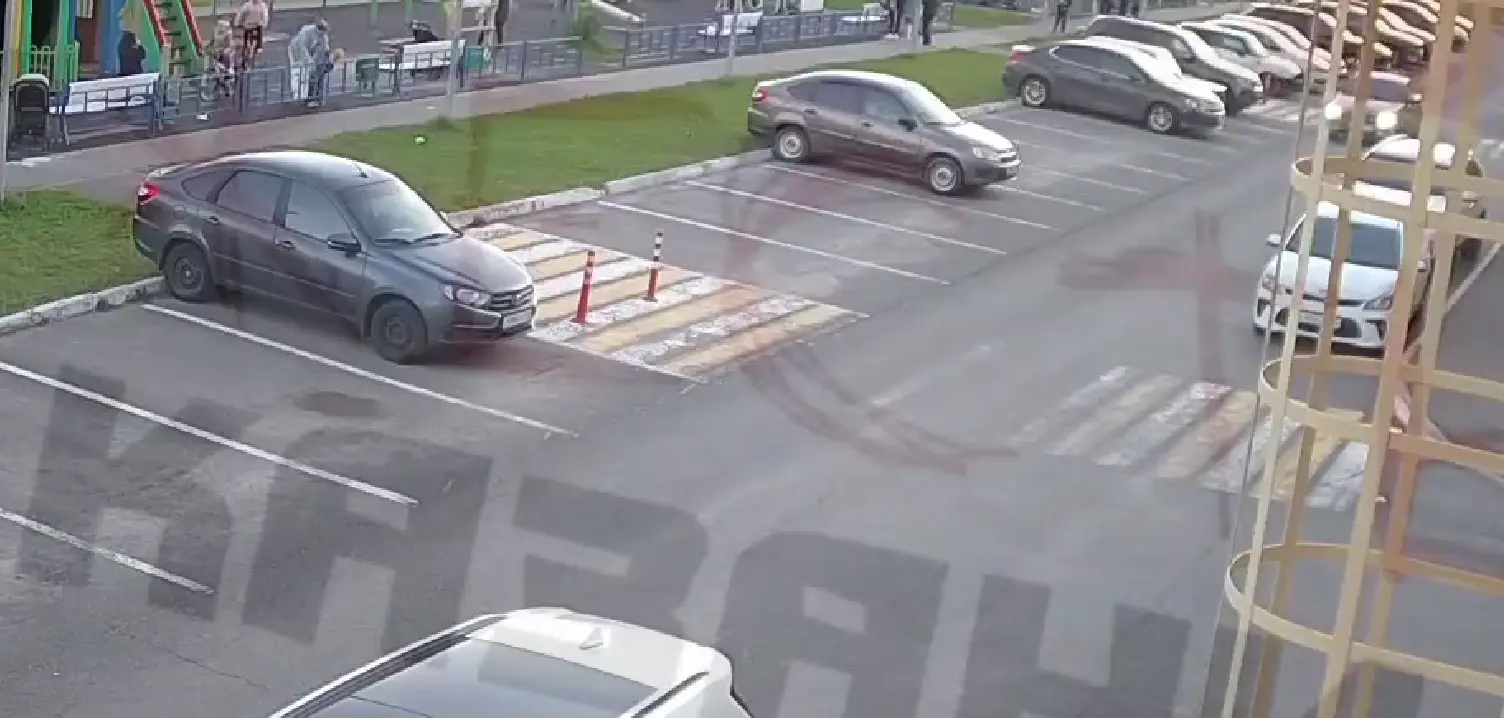 Ребенка на самокате сбили на пешеходном переходе в Казани